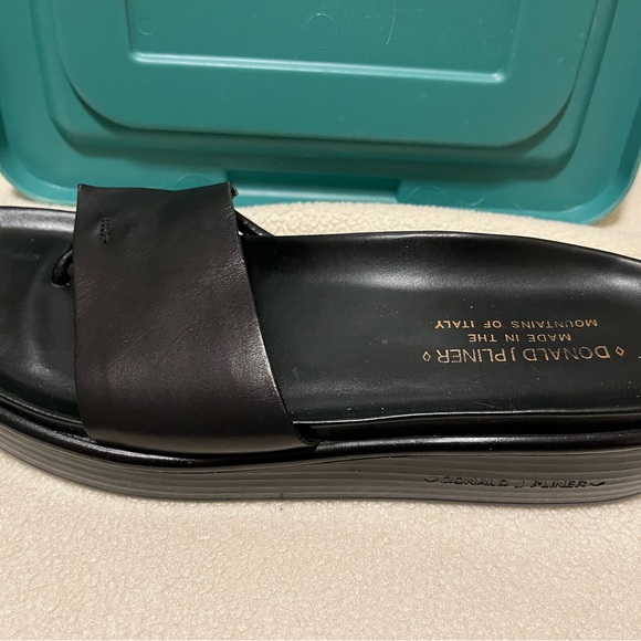 8.5 Donald Pliner leather sandals - Picture 6 of 6